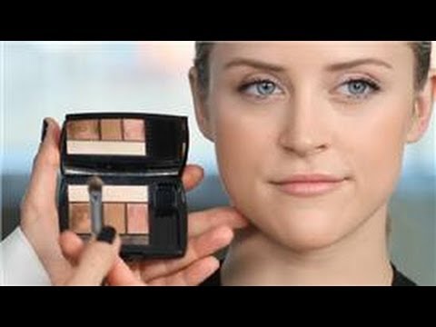 How to: Makeup for Blue-Green Eyes