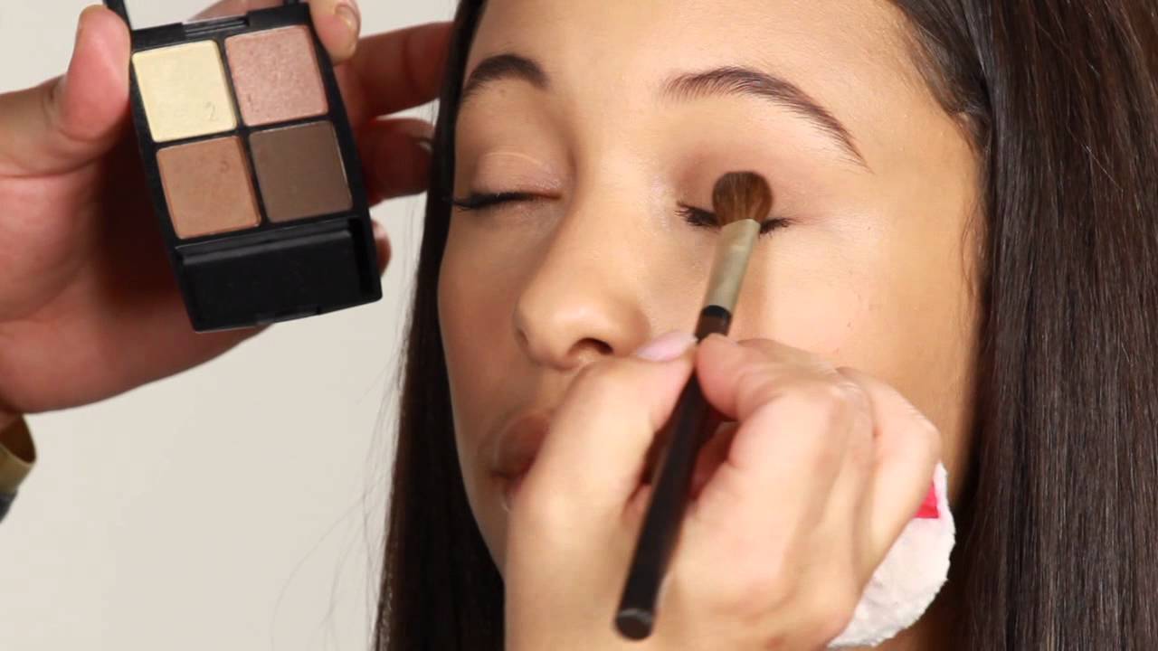How to Put on Eye Shadow for Brown Eyes in the Daytime