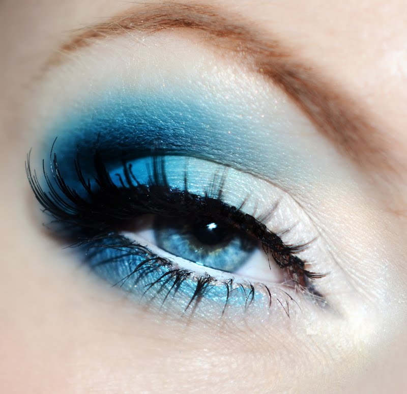 Bright blue eyes makeup tutorial